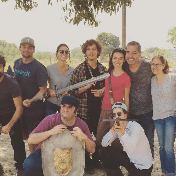 Bruna Marquezine faz aula de equitação com elenco de 'Deus Salve o Rei' neste sábado, dia 16 de setembro de 2017