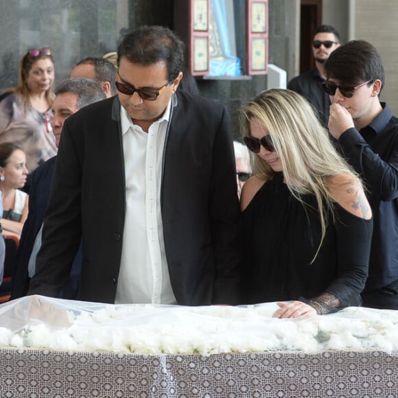 Geraldo Luis vai a velório de Marcelo Rezende com Luciana Lacerda neste domingo, dia 17 de setembro de 2017