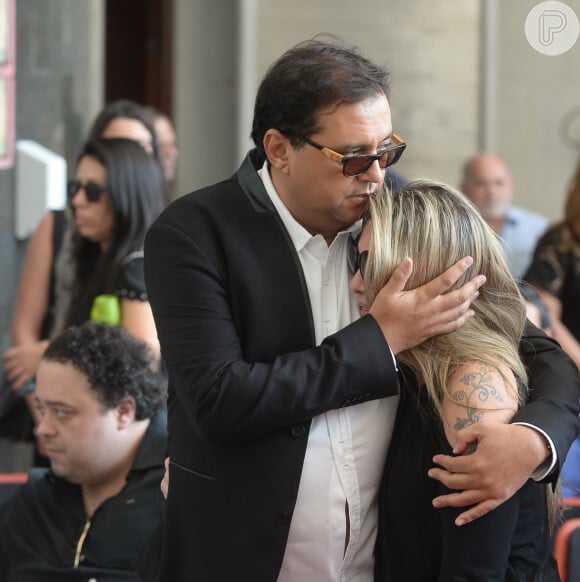 Geraldo Luis apoiou Luciana Lacerda, namorada de Marcelo Rezende, durante o velório do jornalista