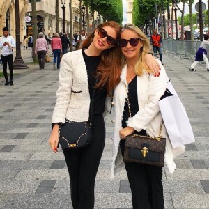 Marina Ruy Barbosa é muito próxima aos pais, Gioconda e Paulo, e registrou a presença deles em seu casamento civil