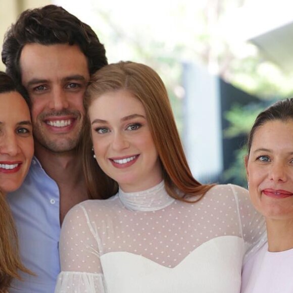 Marina Ruy Barbosa postou uma foto no Instagram ao lado do marido, Xandinho Negrão, e das cunhadas, Fernanda e Gisela Negrão. 'Ganhei manas', escreveu na legenda