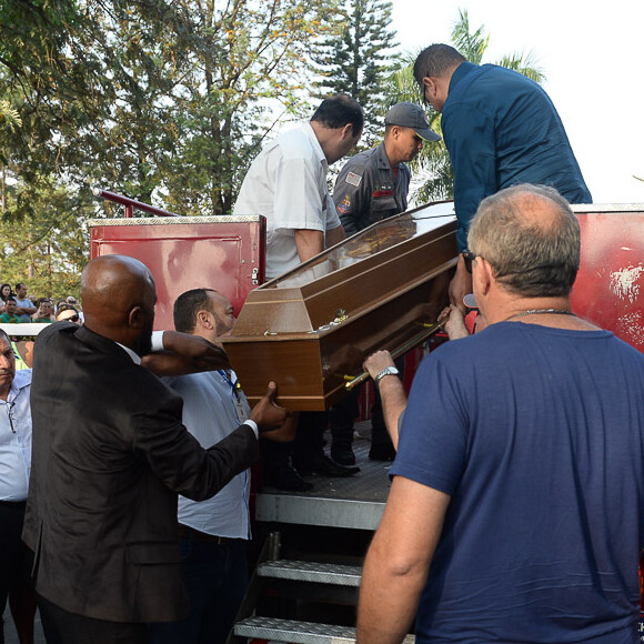 O corpo de Marcelo Rezende foi sepultado neste domingo, 17 de setembro de 2017, em São Paulo