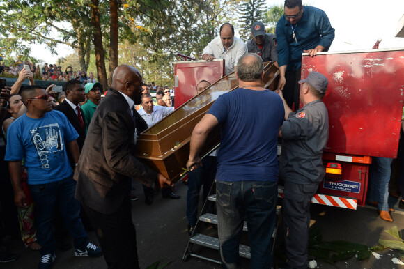 O corpo de Marcelo Rezende foi sepultado no cemitério de Congonhas, zona sul de São Paulo
