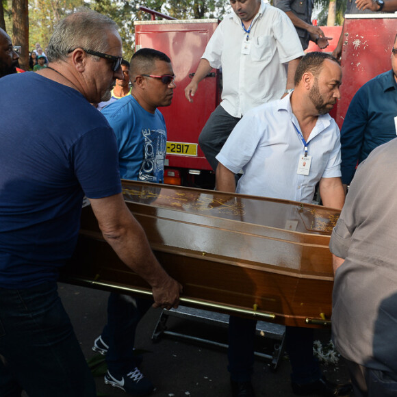 O corpo de Marcelo Rezende foi muito aplaudido pelos fãs que estavam próximos ao local