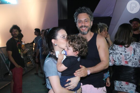 Alexandre Nero e Karen Brusttolin levaram o filho, Noá, ao Rock in Rio neste domingo, 17 de setembro de 2017