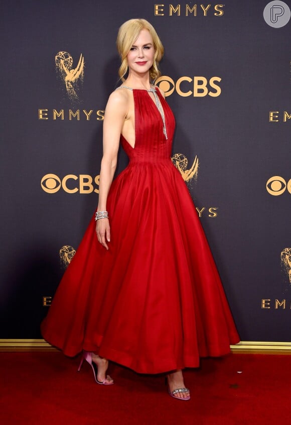 Nicole Kidman brilhou com um longo Calvin Klein na 69ª edição do Emmy Awards, realizada em Los Angeles, na Califórnia, neste domingo, 17 de setembro de 2017