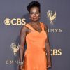 Viola Davis surgiu deslumbrante em um longo Zac Posen na 69ª edição do Emmy Awards, realizada em Los Angeles, na Califórnia, neste domingo, 17 de setembro de 2017