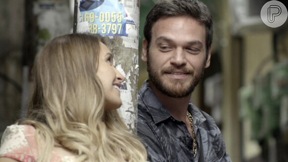 Na novela 'A Força do Querer', Rubinho (Emílio Dantas) traiu Bibi (Juliana Paes) com Carine (Carla Diaz)