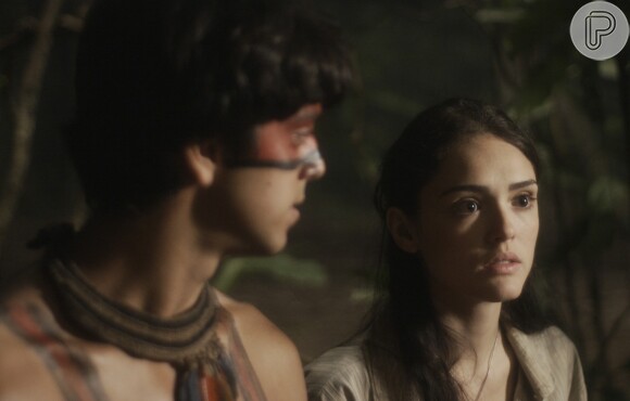 Piatã (Rodrigo Simas) consegue impedir que Anna (Isabelle Drummond) mate Thomas (Gabriel Braga Nunes), na novela 'Novo Mundo'