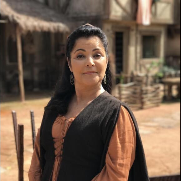 Na novela 'Belaventura' Matriona (Angelina Muniz) quer que Quixote (Élcio Romar) conte a verdade sobre a origem do bebê que foi entregue a eles no capítulo que vai ao ar na segunda-feira, dia 25 de setembro de 2017