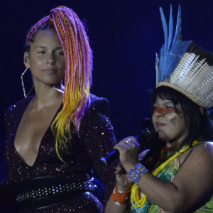 Alicia Keys recebeu a líder indígena Sonia Guajajara no Rock in Rio