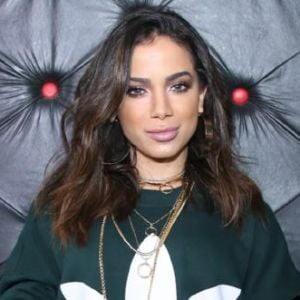 Anitta se opõe a decisão judicial do DF sobre tratar a homossexualidade: 'Deus, cure a doença da cabeça do ser humano que não enxerga os verdadeiros problemas de uma nação'