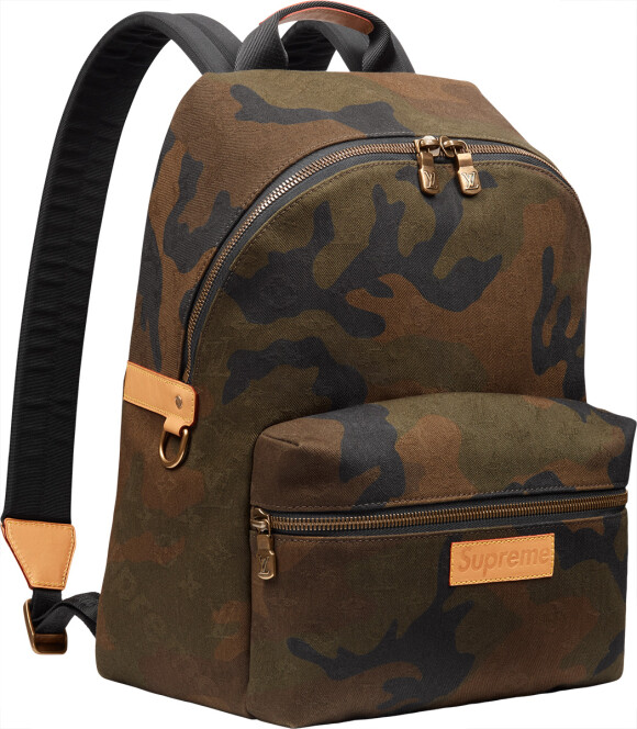 Além da mala de mão, a coleção cápsula Supreme x Louis Vuitton oferece mochilas, como este modelo de estamparia militar