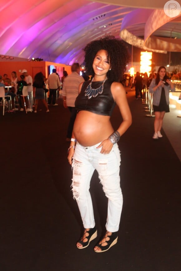 As mamães também levaram seus futuros bebês ao Rock in Rio! Sheron Menezzes, grávida de quase 9 meses, prestigiou o terceiro dia do festival, em 17 de setembro de 2017