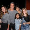 Marcio Garcia e a mulher, Andréa Santa Rosa, posaram com dois de seus quatro filhos no Rock in Rio 2017: Pedro, de 14 anos, e Nina, de 12 anos (na frente do ator)