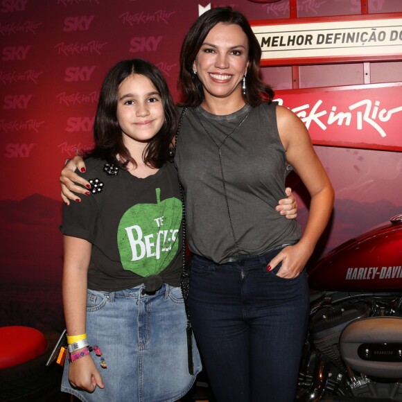 A jornalista Ana Paula Araújo contou com a companhia da filha, Melissa, no segundo dia de Rock in Rio, em 16 de setembro de 2017