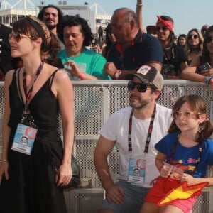 Débora Falabella e Murilo Benício levaram a filha, Nina, de 8 anos, para curtir os shows do Rock in Rio no dia 23 de setembro de 2017, penúltimo dia do evento