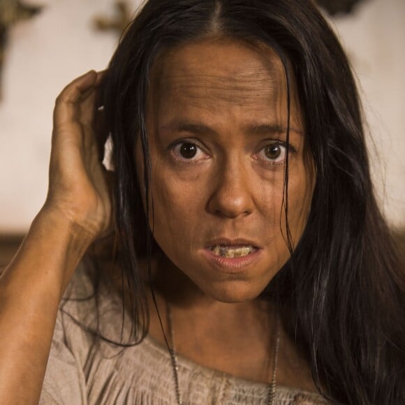 Germana (Vivianne Pasmanter) flagra Cosette (Heloisa Perissé) dando em cima de Licurgo (Guilherme Piva) e sabota a peça de teatro da atriz, na novela 'Novo Mundo'