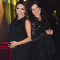 Patrícia Abravanel e a irmã Renata exibem gravidez em evento: 'Meninas chegando'