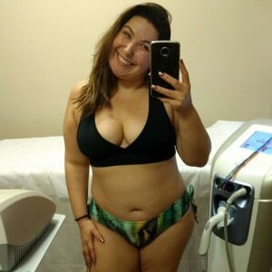 Mariana Xavier gosta de tirar fotos de lingerie e de biquíni no espelho. 'Eu realmente procuro fazer esse trabalho de desconstruir o mito da celebridade, da mulher perfeita. Eu gosto de mostrar para as pessoas a vida real', contou