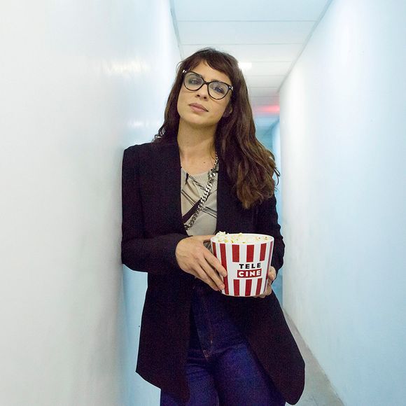 Maria Ribeiro é protagonista do filme 'Como Nossos Pais', em cartaz nos cinemas