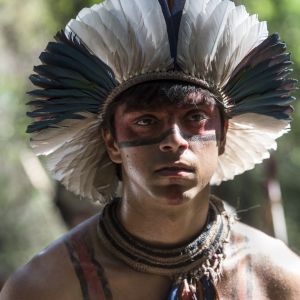 Piatã (Rodrigo Simas) tem uma visão sobre o futuro da floresta e do povo indígena, nos últimos capítulos da novela 'Novo Mundo', que chega ao fim em 25 de setembro de 2017