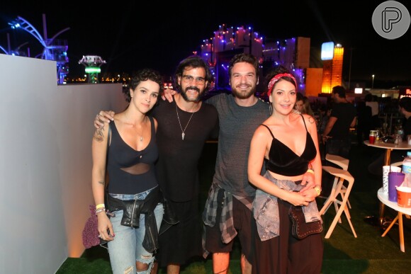 Emilio Dantas e Fabiula Nascimento curtiram show com o ator Juliano Cazarré e sua mulher no camarote VIP, no Rock in Rio, 21 de setembro de 2017