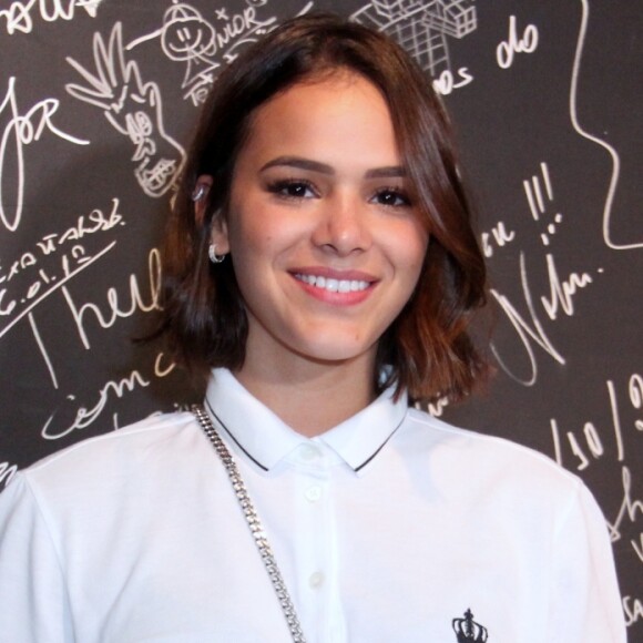 'Tenho essa postura até em respeito a quem eu amo. Minha mãe não quer ser uma pessoa pública, meu pai não quer, minha irmã não quer. Não é uma escolha deles, é consequência do meu trabalho', acrescentou Bruna Marquezine