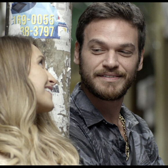 Rubinho (Emilio Dantas) tem um pensamento megalomaníaco e fica tentado a ter vários romances, sendo seduzido com a doçura taurina de Carine (Carla Diaz), na novela 'A Força do Querer'