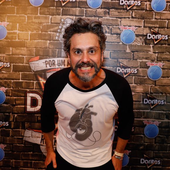 Alexandre Nero passará 5 meses longe do filho por nova novela, 'Onde Nascem os Fortes', como contou em entrevista no Camarote Doritos no Rock in Rio nesta sexta-feira, dia 22 de setembro de 2017