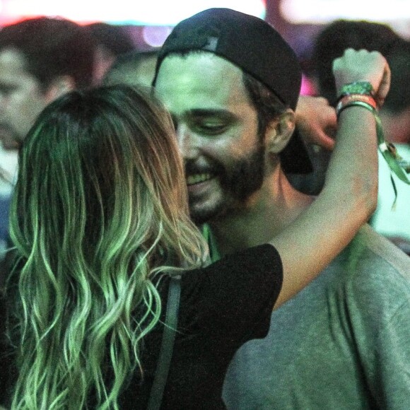 Thiago Rodrigues não se incomodou com a presença dos fotógrados durante clima de romance com Katrin Kenigsberg