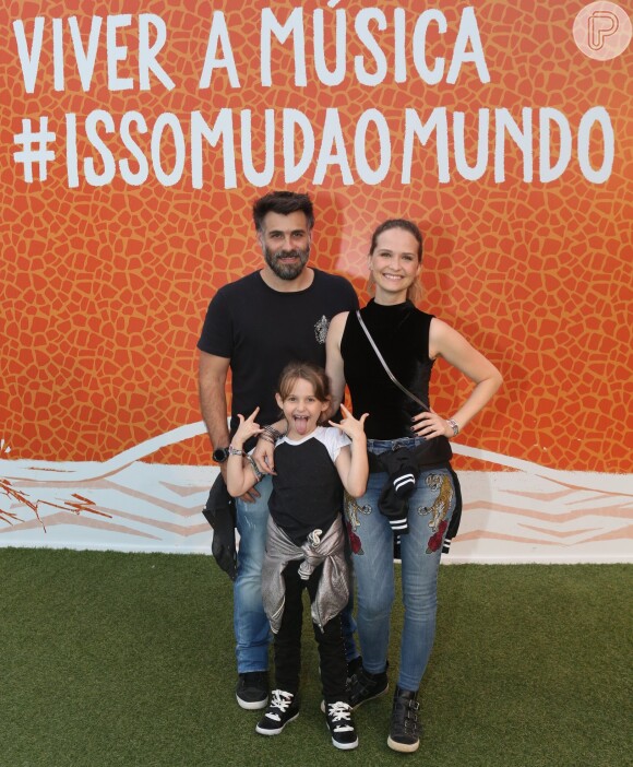 Filha de Fernanda Rodrigues, Luísa faz caras e bocas e esbanja estilo no Rock in Rio