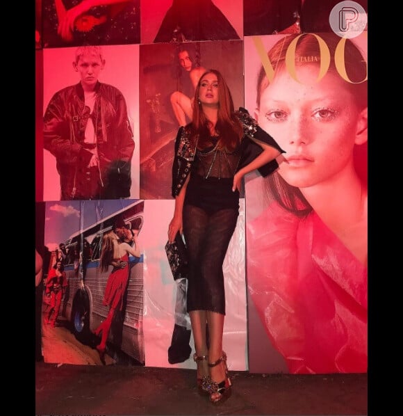 Marina Ruy Barbosa usou um look sexy para evento da revista 'Vogue Itália', em Milão