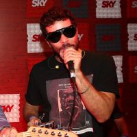 Daniel de Oliveira canta sucessos de Cazuza em camarote no Rock in Rio