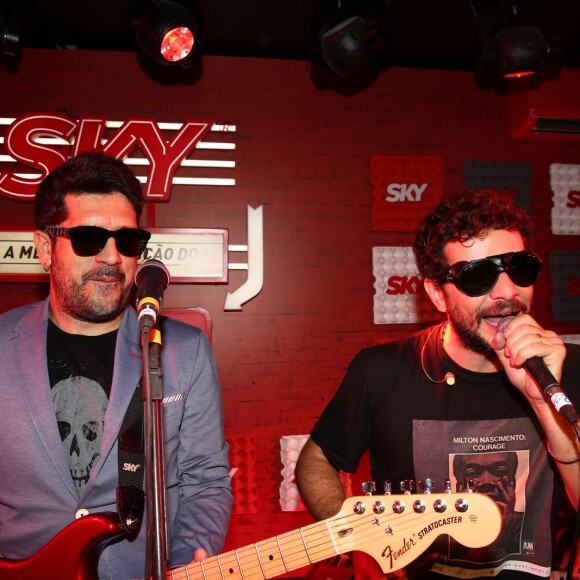 Daniel de Oliveira cantou sucessos de Cazuza ao lado de Wilson Sideral