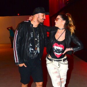 Ex-BBBs Aline Gotschalg e Fernando Medeiros curtiram o festival em um dos camarotes