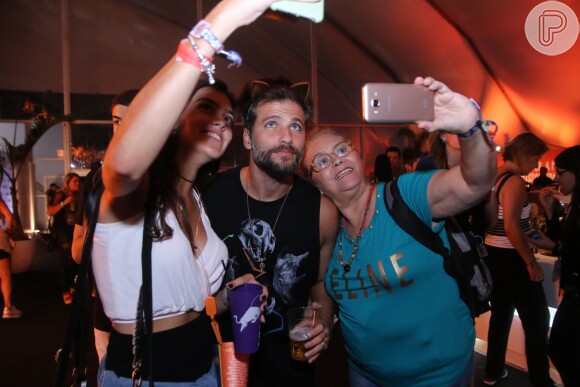 Bruno Gagliasso atendeu os fãs e posou para as selfies