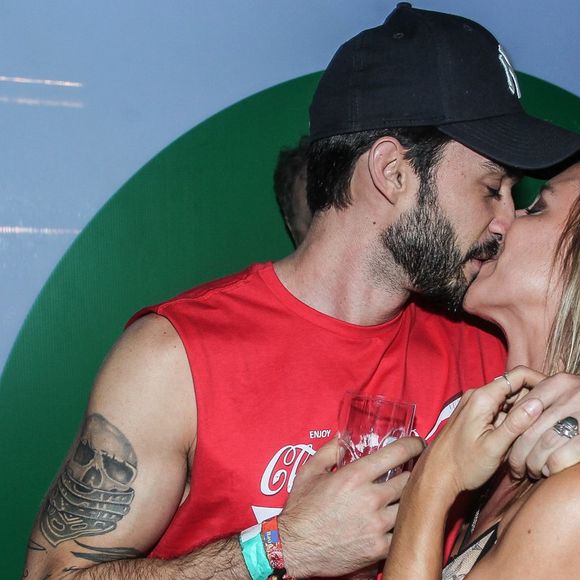 Cristiane Dias troca beijos com o namorado, Lucas Franco, no Rock in Rio em 24 de setembro de 2017