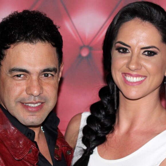 Zezé Di Camargo está noivo de Graciele Lacerda, com quem mora junto em uma mansão em São Paulo