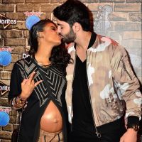 Aline Dias exibe barriga de grávida e beija namorado no RIR: 'Incrível'. Fotos!
