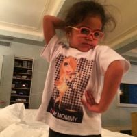 Filha de Mariah Carey, Monroe imita famosa pose da mãe