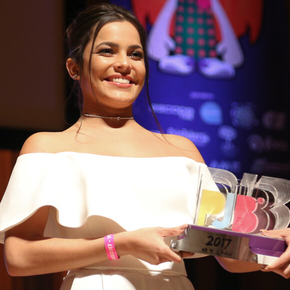 Ex-BBB Emilly vence categoria Personalidade da Internet no Prêmio Jovem Brasileiro 2017