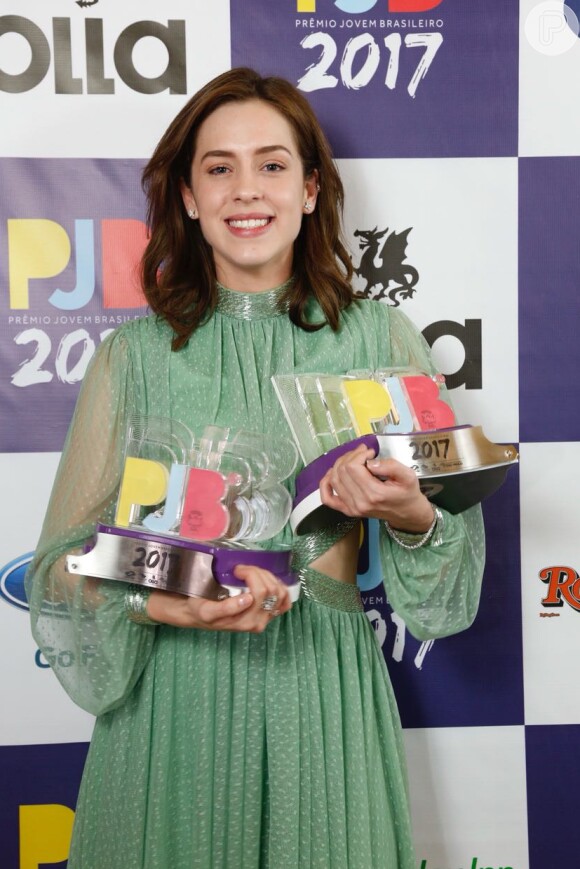 Sophia Abrahão conquistou o troféu de Melhor Apresentadora no Prêmio Jovem Brasileiro na noite de segunda-feira, 25 de setembro de 2017