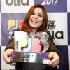 Ex-BBB Maria Cláudia levou troféu como Personalidade da Internet no Prêmio Jovem Brasileiro na noite de segunda-feira, 25 de setembro de 2017