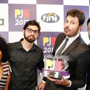 Danilo Gentili e a equipe do 'The Noite' conquistaram o troféu de Melhor Programa no Prêmio Jovem Brasileiro na noite de segunda-feira, 25 de setembro de 2017