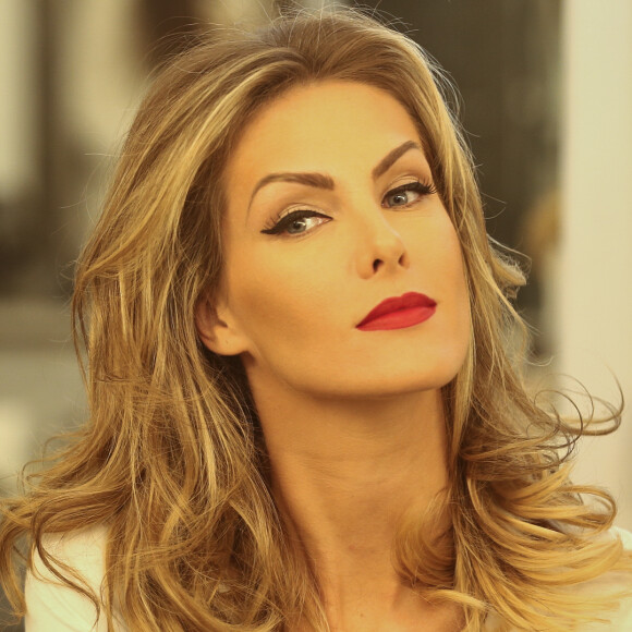 Ana Hickmann abriu detalhes sobre sua vida íntima em vídeo no YouTube