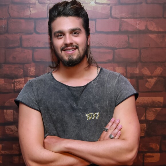 Luan Santana pegou os fãs de surpresa ao anunciar que ia se dedicar ao heavy metal em seu Instagram