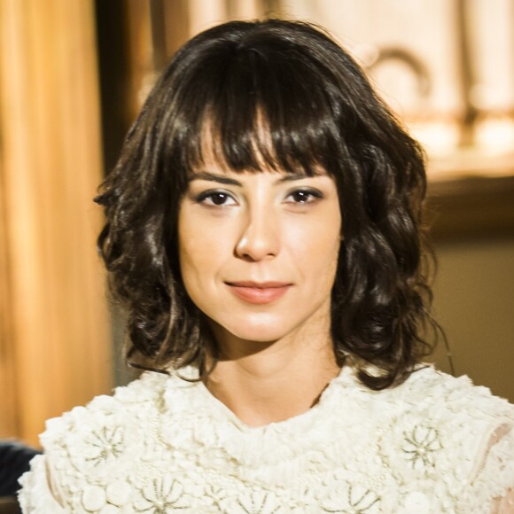Andreia Horta brilhou como Lucinda, no primeiro capítulo da novela 'Tempor de Amar'