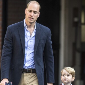 Príncipe George está exausto de escola após 3 semanas de aula, de acordo com o jornal 'The Independent' nesta terça-feira, dia 26 de setembro de 2017