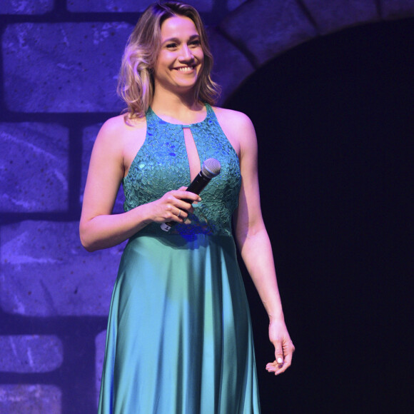 Fernanda Gentil foi uma das apresentadoras do Prêmio Comunique-se